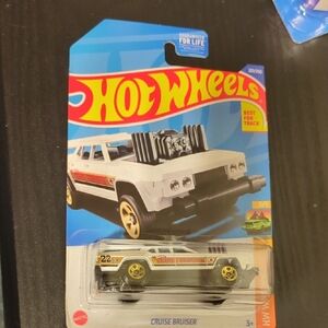 Cruise Bruiser Mattel White Hot Wheels SUV Toy Car